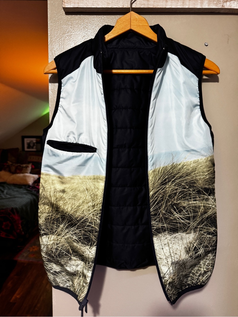 04651 A Trip In A Bag Men’s Reversible Puffer Vest Sylt Dune Print - EU 46 / XS